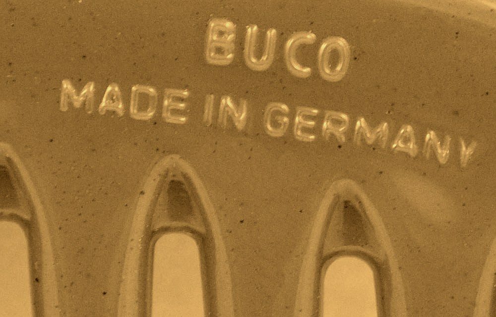 Gratfrei verarbeitete Kammzähne, Detailaufnahme in Sepia